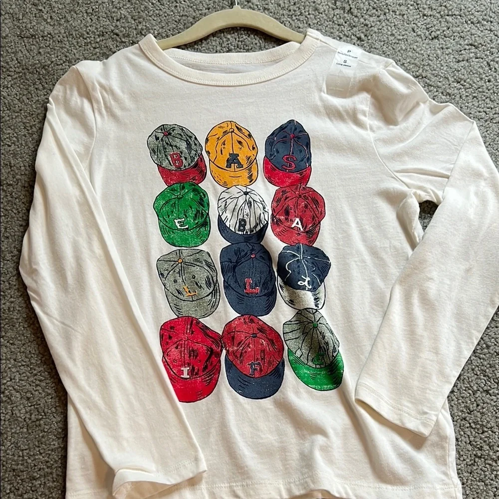 GAP Kids Long Sleeve Tee with Colorful Cap Design- NWOT⭐️